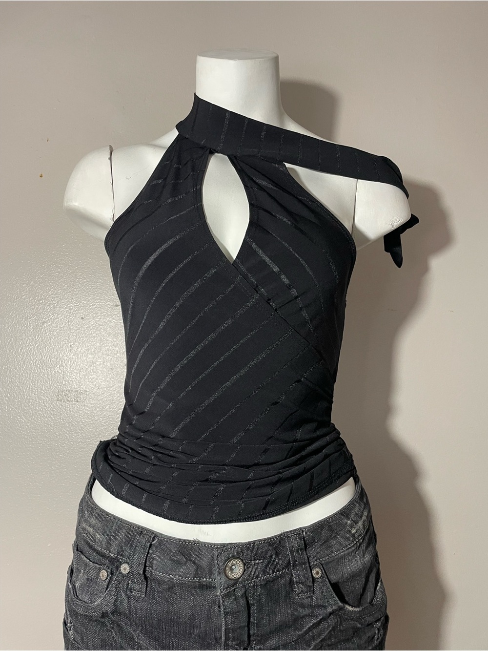 Smart Set Black One-Shoulder Cutout Camisole